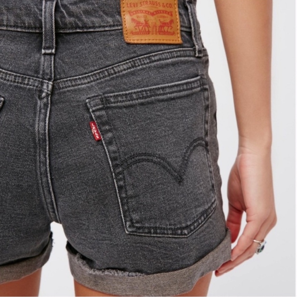 LEVI’S high rise wedgie shorts